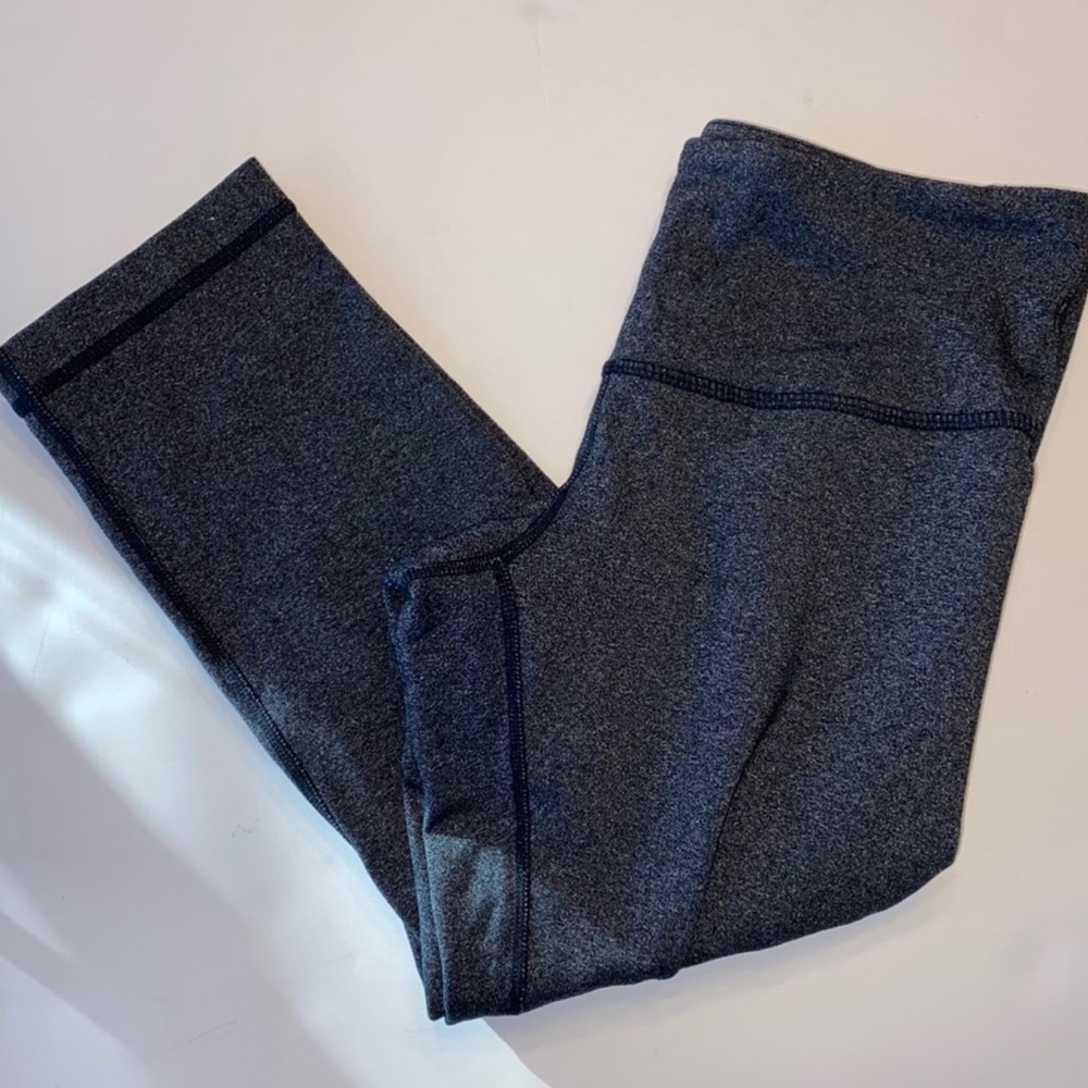 Lululemon grey wander under cropped leggings 4 - Picture 2 of 5